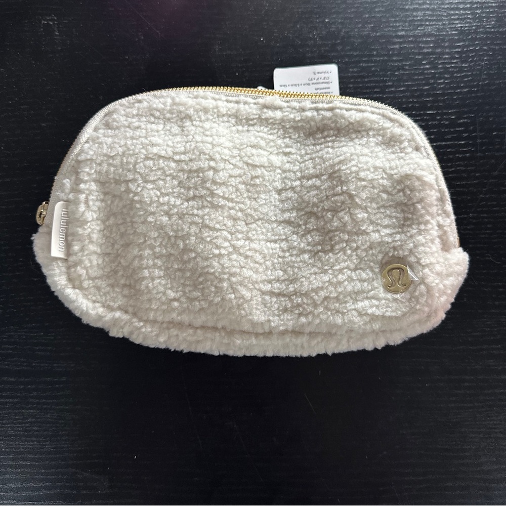 Lululemon everywhere belt bag brand new with tags